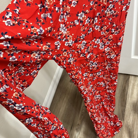 Blue Life Alana red floral tie neck jumpsuit Retail $200 NWT - Picture 4 of 6